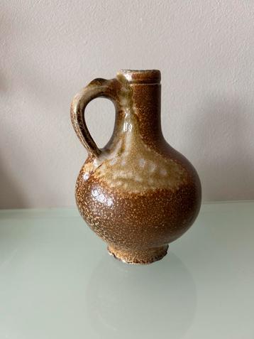 Steengoed kruik bodemvondst 17e eeuw beschikbaar voor biedingen