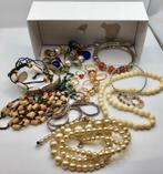 Vintage lot sieraden 18 stuks yves rocher parels 1980 etc.., Verzenden, Overige materialen, Armband
