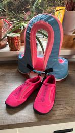 Zwemschoenen (34) en zwemvest (25-35kg), Kinderen en Baby's, Kinderkleding | Kinder-zwemkleding, Ophalen of Verzenden, Zo goed als nieuw