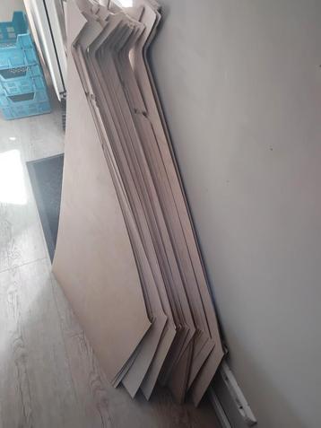 Vliegtuig / berkentriplex 1 mm ( 67 platen)  beschikbaar voor biedingen