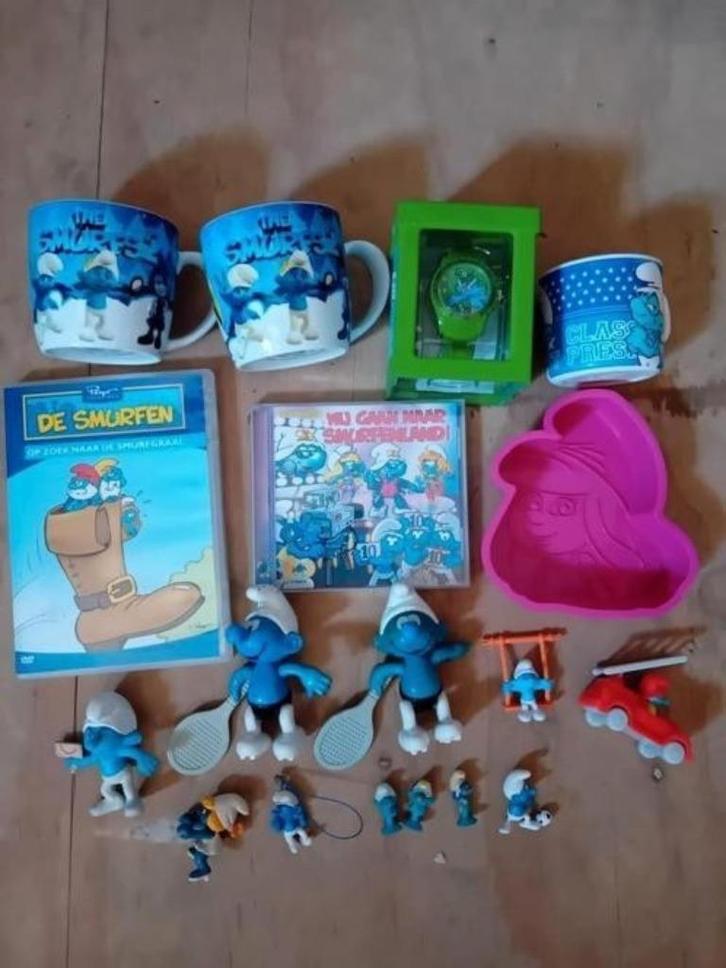 smurfen poppetjes 11 - 2 mokken steen - horloge - bakvorm, Verzamelen, Smurfen, Zo goed als nieuw, Overige typen, Verschillende Smurfen