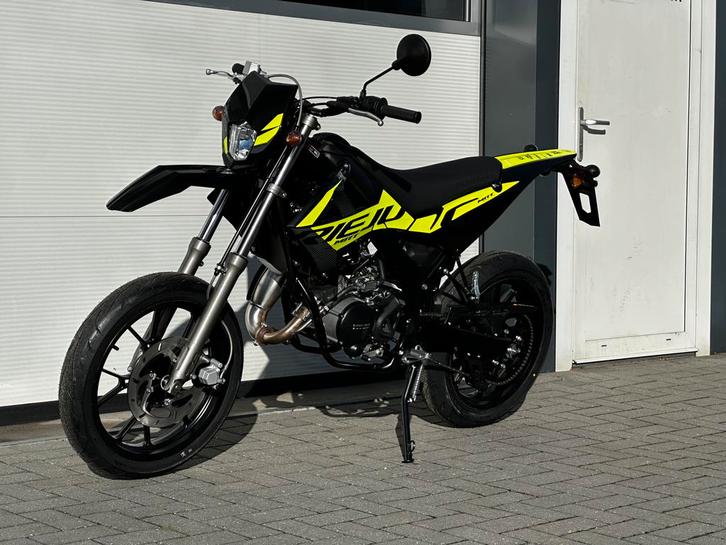 RIEJU MRT50 SM RACING BLACK / YELLOW, Fietsen en Brommers, Brommers | Overige merken, Nieuw, Maximaal 45 km/u, Ophalen of Verzenden