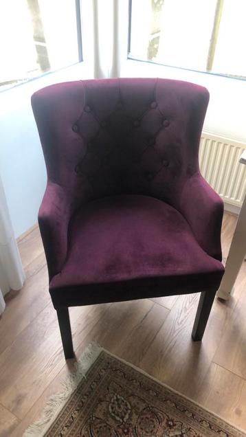 Twee stoffen fauteuils, aubergine kleurig beschikbaar voor biedingen