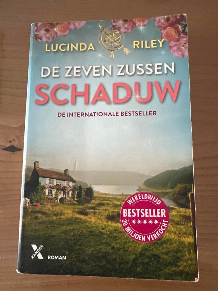 De Zeven Zussen: Schaduw - Lucinda Riley, Boeken, Romans, Gelezen, Nederland, Ophalen of Verzenden