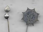 POLITIE 2 VERSCHILLENDE SPELDEN, Verzenden, Gebruikt, Merk, Speldje of Pin