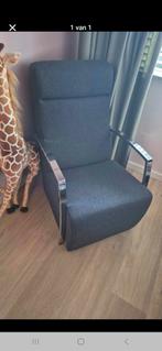Mooie fauteuil met metalen armleuningen, Huis en Inrichting, Fauteuils, Ophalen
