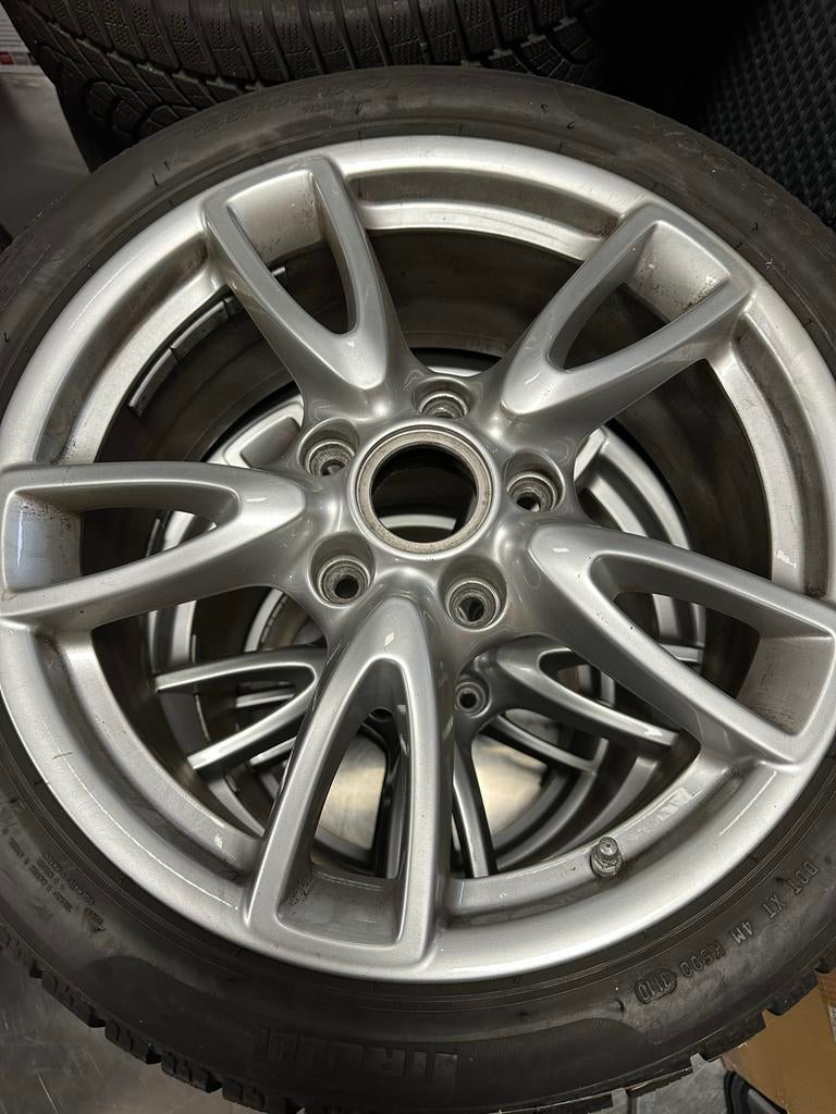 Velgen 18 inch met Winterbanden, Auto-onderdelen, Banden en Velgen, Velg(en), Winterbanden, 18 inch, 235 mm, Personenwagen, Gebruikt