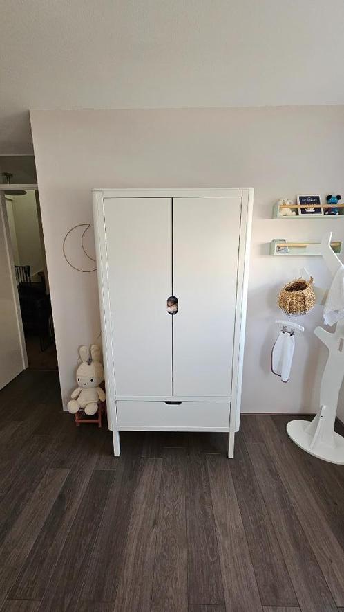 Sebra – Kinderkledingkast 2 deuren – zo goed als nieuw, Kinderen en Baby's, Kinderkamer | Commodes en Kasten, Zo goed als nieuw