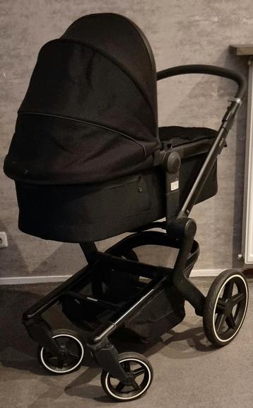 Zeer mooie Joolz Day+ – Brilliant Black – met accessoires beschikbaar voor biedingen