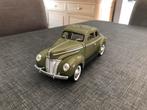 Universal hobbies 1/18 ford de luxe uit 1940, Ophalen, Zo goed als nieuw, Auto, Overige merken