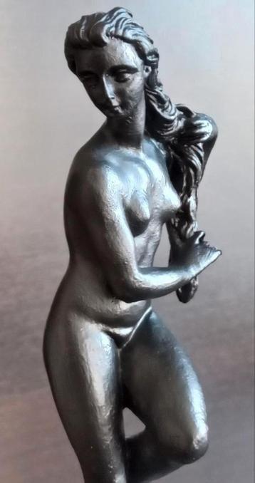Zwarte vrouw beeld sculpture één klassieke figuur beschikbaar voor biedingen
