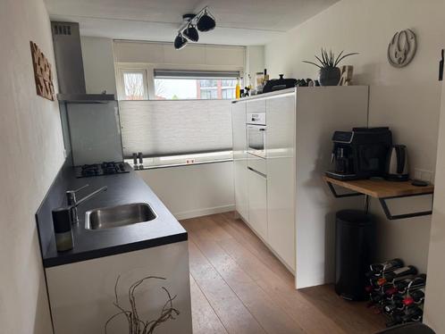 Moderne hoogglanswit keuken zelf te demonteren en op te ha, Huis en Inrichting, Keuken | Complete keukens, Gebruikt, Wit, Hout