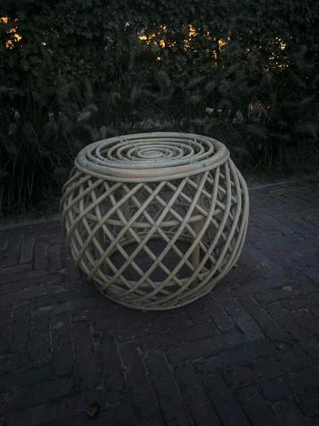 Rotan Bijzettafel/Kruk beschikbaar voor biedingen