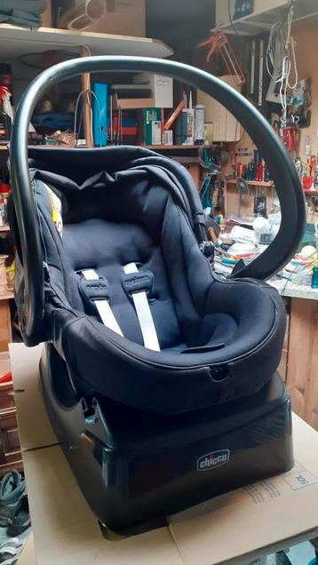Chicco Autostoeltje met Base beschikbaar voor biedingen