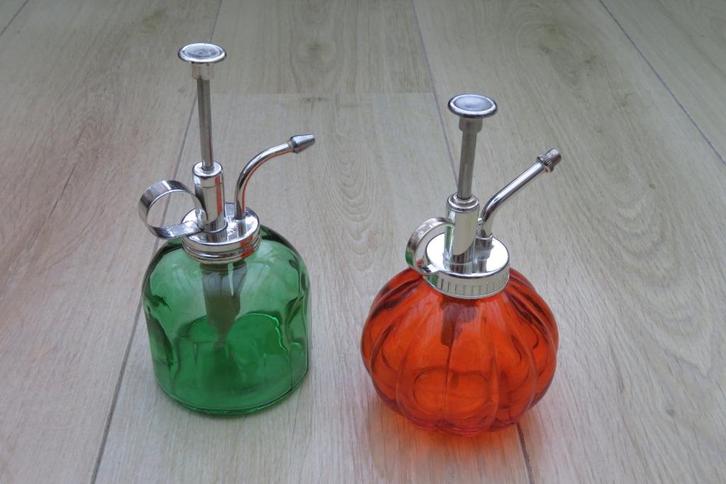 Lief setje van 2 gekleurde verstuivers / spuitflesjes glas, Huis en Inrichting, Woonaccessoires | Overige, Ophalen of Verzenden