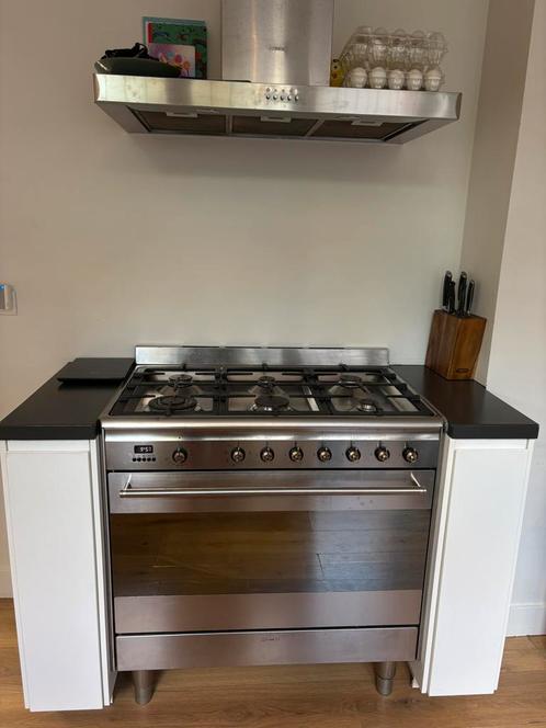 SMEG gasfornuis incl. SMEG afzuigkap, Witgoed en Apparatuur, Fornuizen, Zo goed als nieuw, Vrijstaand, Gas, 5 kookzones of meer