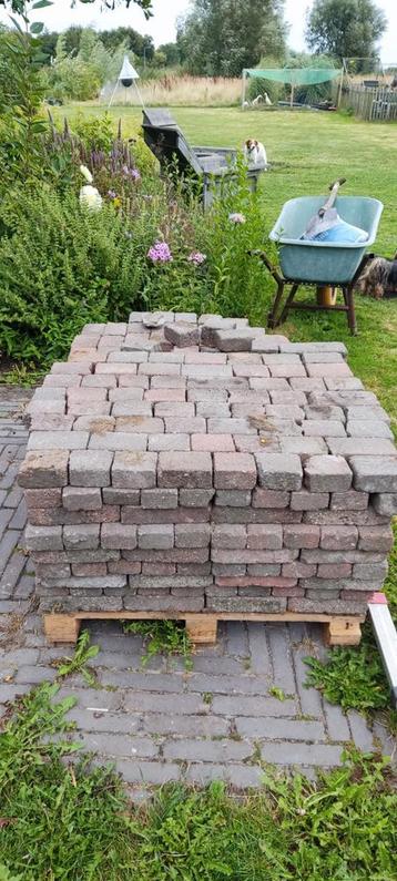 Stenen/ klinkers voor paadje - ca. 420 stuks beschikbaar voor biedingen