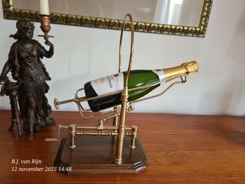 Wijn decanteerder / Wijn wieg beschikbaar voor biedingen