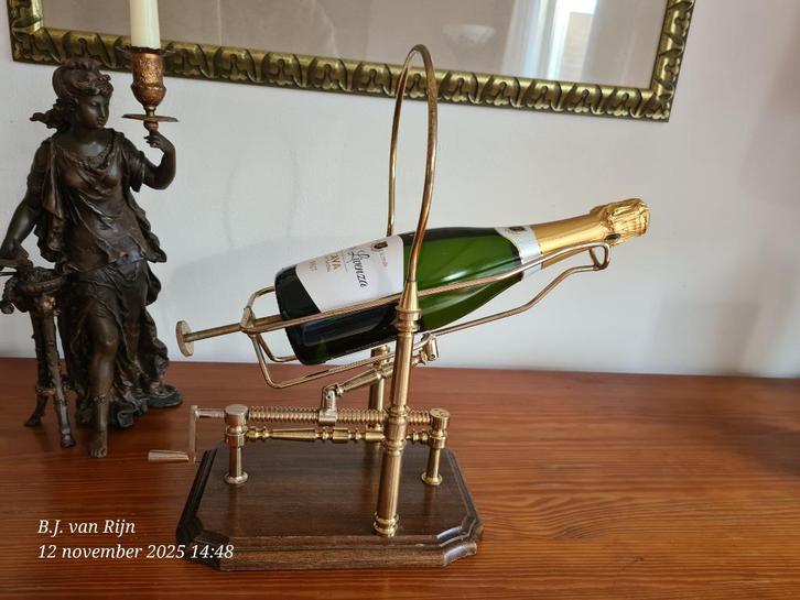 Wijn decanteerder / Wijn wieg, Huis en Inrichting, Woonaccessoires | Wijnrekken, Minder dan 50 cm, Hout, Minder dan 5 flessen