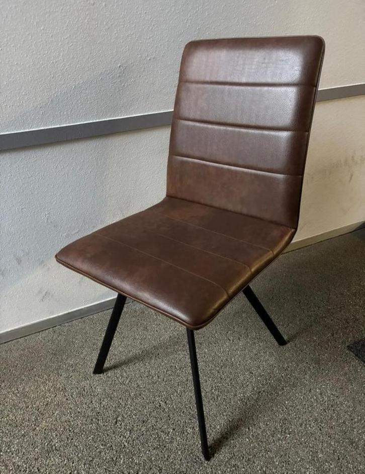 2 Bruine Eetkamerstoelen met Leer-look, Huis en Inrichting, Stoelen, Gebruikt, Twee, Metaal, Bruin, Ophalen