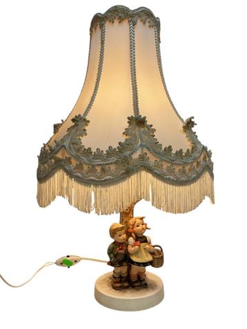 Goebel Hummel tafellamp, model 223 jongen en meisje # 9773 beschikbaar voor biedingen
