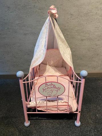 Origineel  baby Annabel wiegje met hemeltje beschikbaar voor biedingen