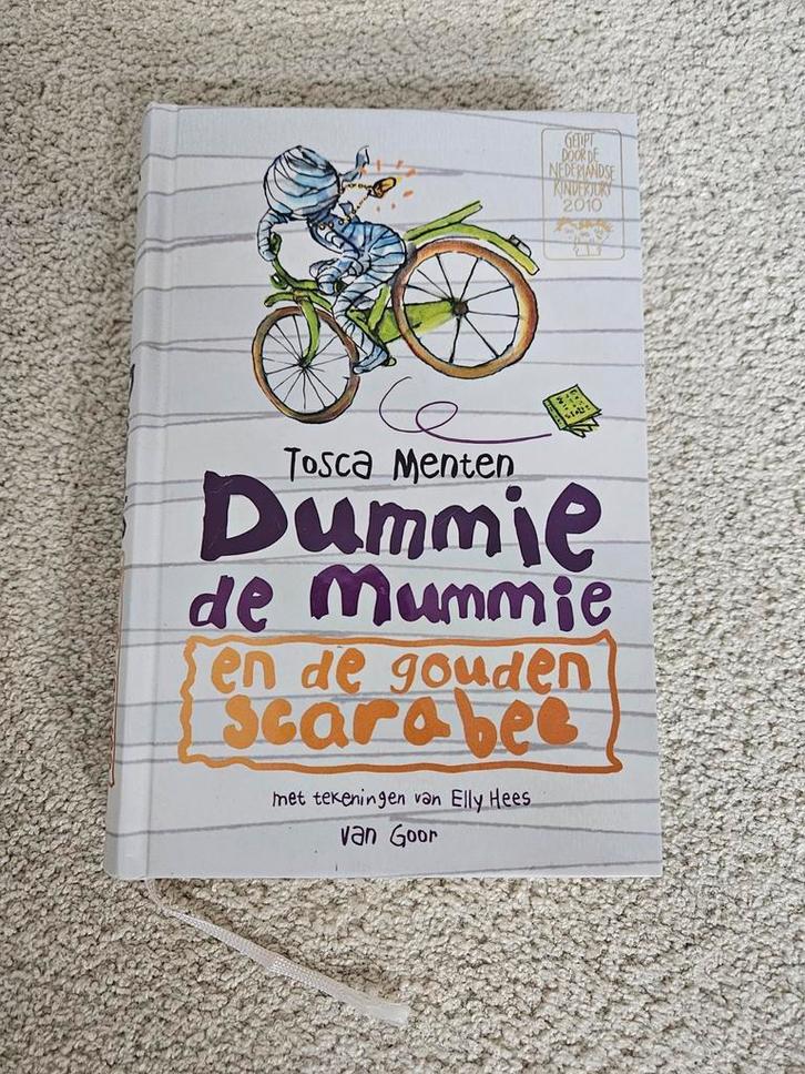 Tosca Menten - Dummie de mummie en de gouden scarabee, Boeken, Kinderboeken | Jeugd | onder 10 jaar, Zo goed als nieuw, Ophalen of Verzenden
