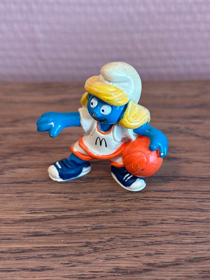 Vintage Smurfin Basketbalfiguurtje – McDonald’s 1997, Verzamelen, Smurfen, Gebruikt, Verschillende Smurfen, Ophalen of Verzenden