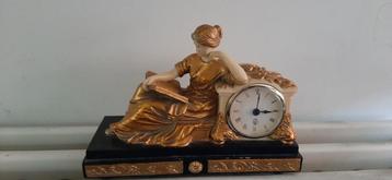 Antieke klok met beeld Tanaris getekend  beschikbaar voor biedingen