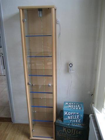 vitrine beschikbaar voor biedingen