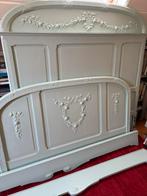 Antieke Slaapkamer met Roosjes Houtsnijwerk, Ophalen