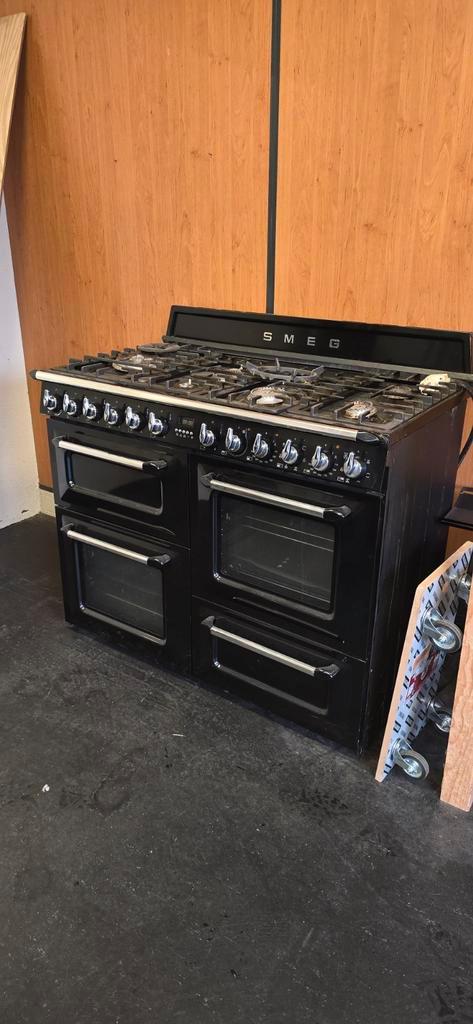 SMEG Fornuis Gas 7-pits - Uitstekende Kookervaring!, Witgoed en Apparatuur, Fornuizen, Gebruikt, Vrijstaand, Gas, 5 kookzones of meer