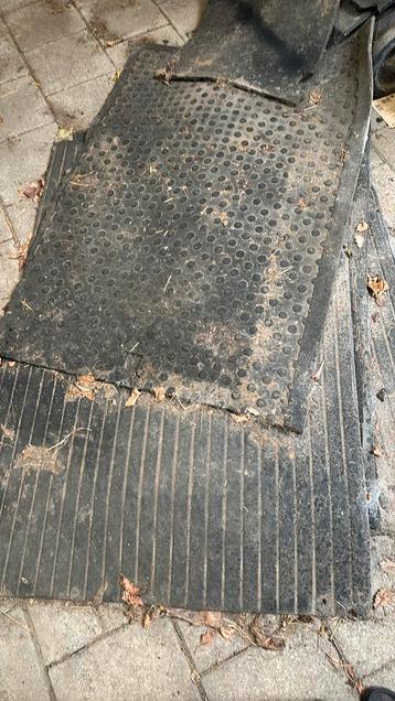 Rubberenmatten Diverse stukken beschikbaar voor biedingen