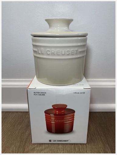 Le Creuset boterbel/butter bell NIEUW -- Dune, Huis en Inrichting, Keuken | Keukenbenodigdheden, Nieuw, Ophalen of Verzenden
