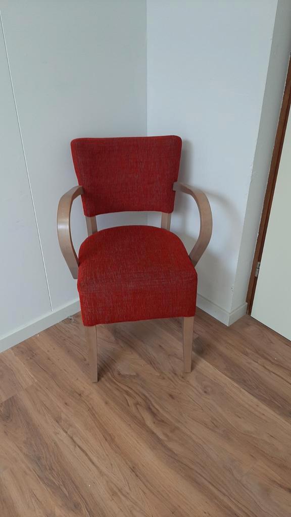 2x Rode Eetkamerstoel met Armleuning bistro, Huis en Inrichting, Stoelen, Gebruikt, Twee, Hout, Stof, Rood, Ophalen