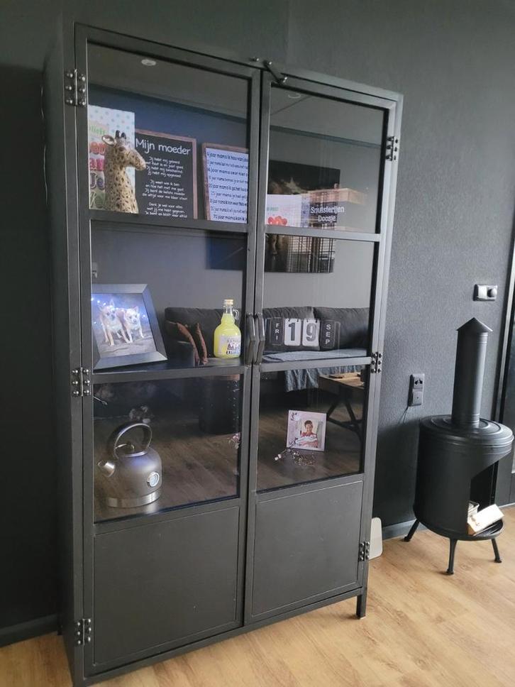 Stevige Kast, vitrinekast van staal met glas, Huis en Inrichting, Kasten | Vitrinekasten, Zo goed als nieuw, 150 tot 200 cm, 50 tot 100 cm