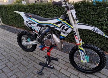 Husqvarna 85cc cross motor met kleine wielen beschikbaar voor biedingen
