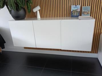 Ikea Besta kast zwevend met glasplaat beschikbaar voor biedingen