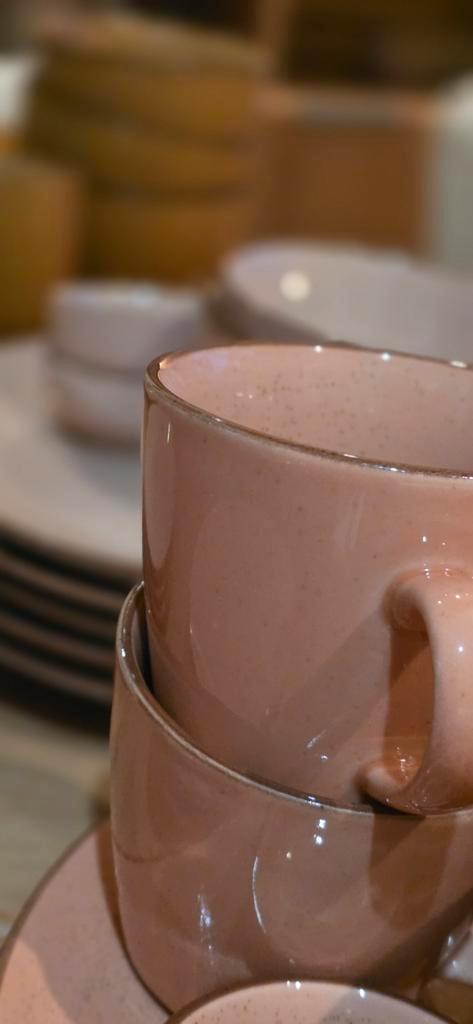 Xenos Servies Emma, Huis en Inrichting, Keuken | Servies, Zo goed als nieuw, Compleet servies, Effen, Aardewerk, Ophalen