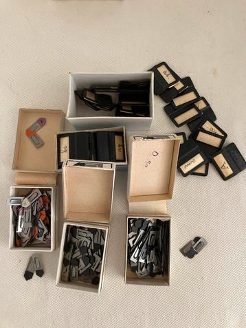 Kaartruiters voor papierarchief. beschikbaar voor biedingen