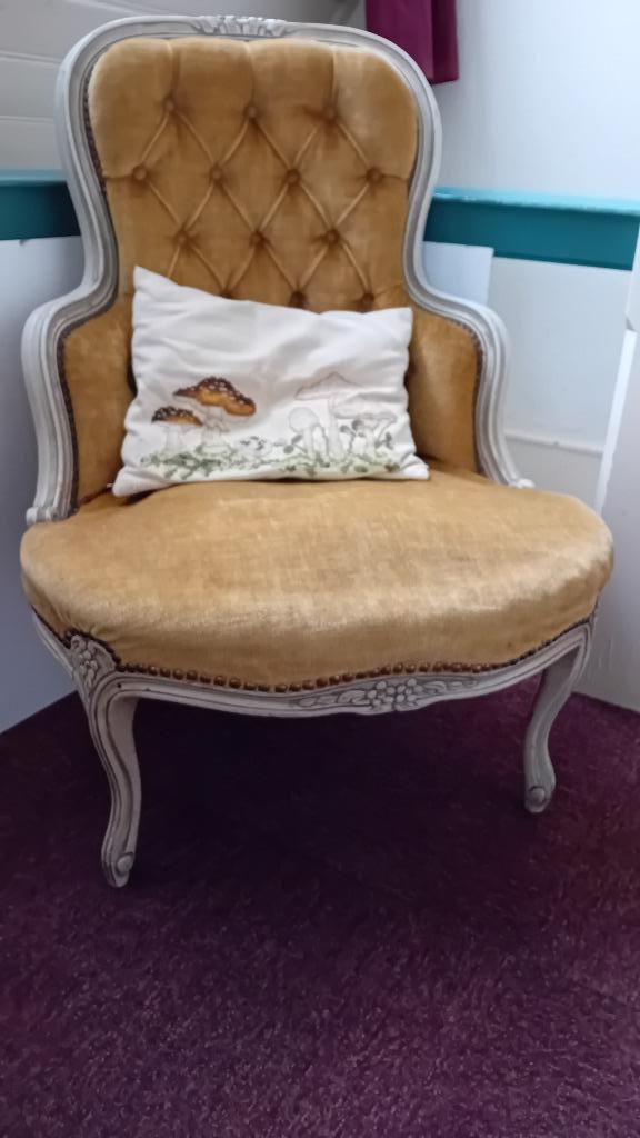 Brocante antiek gecapitonneerd stoeltje fauteuiltje, Antiek en Kunst, Curiosa en Brocante, Ophalen