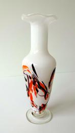 Glazen vaas wit opaline met gekleurde slierten 3370-g, Ophalen of Verzenden