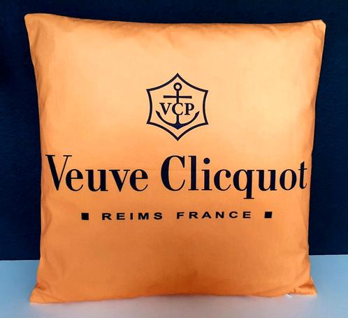 Veuve Cliquot Oranje Velours Dubbel bedrukte Kussenhoezen., Huis en Inrichting, Woonaccessoires | Kussens, Nieuw, Oranje, Vierkant