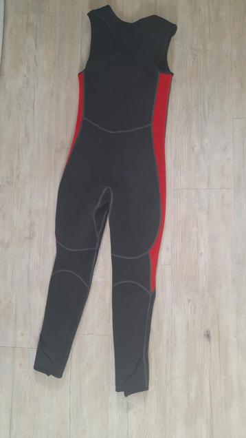 Zo goed als nieuwe mouwloze wetsuit voor 12-14 jarige, merk  beschikbaar voor biedingen