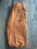 Tech fleece broek Nike maat m kids, Broek, Jongen of Meisje, Ophalen of Verzenden, Zo goed als nieuw