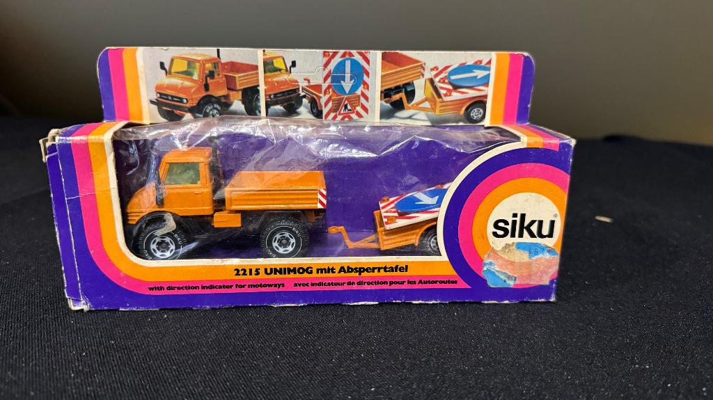 Unimog mit absperrtafel soli 2215, Ophalen of Verzenden, Nieuw, Bus of Vrachtwagen, SIKU