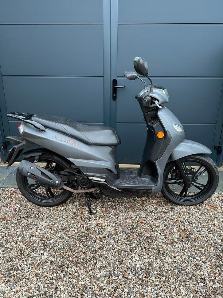 Peugeot tweet rs 2014 voor onderdelen (loop of sloop), Fietsen en Brommers, Brommers | Peugeot, Gebruikt, Maximaal 45 km/u, Ophalen