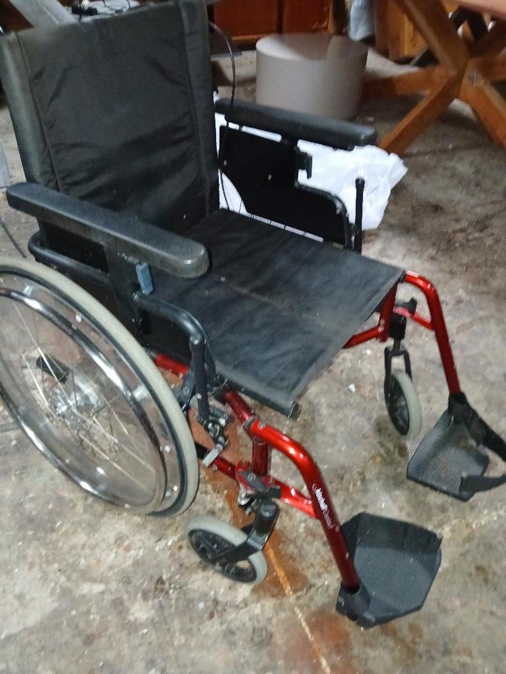 ZEER NETTE ROLSTOEL . INKLAPBAAR., Diversen, Rolstoelen, Gebruikt, Handbewogen rolstoel, Inklapbaar, Ophalen
