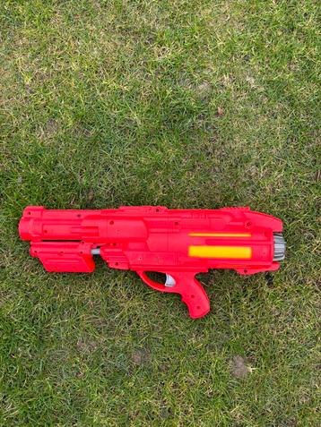 Waterpistool rood  beschikbaar voor biedingen