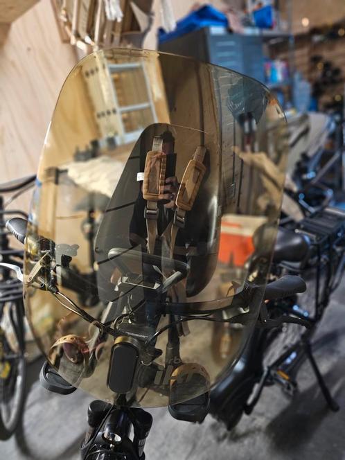 Urban iki voorzitje met windscherm en extra adapter, Fietsen en Brommers, Fietsaccessoires | Fietsstoeltjes, Zo goed als nieuw